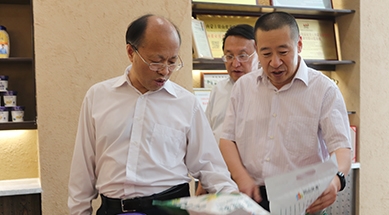 內(nèi)蒙古自治區(qū)政協(xié)黨組書記、主席李秀領(lǐng)考察、調(diào)研我公司